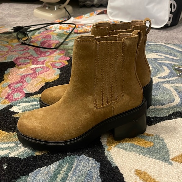 Madewell Shoes - Madewell Chelsea Lugsole  Heeled Boot in Oiled Suede 9.5 Style No.  NH199